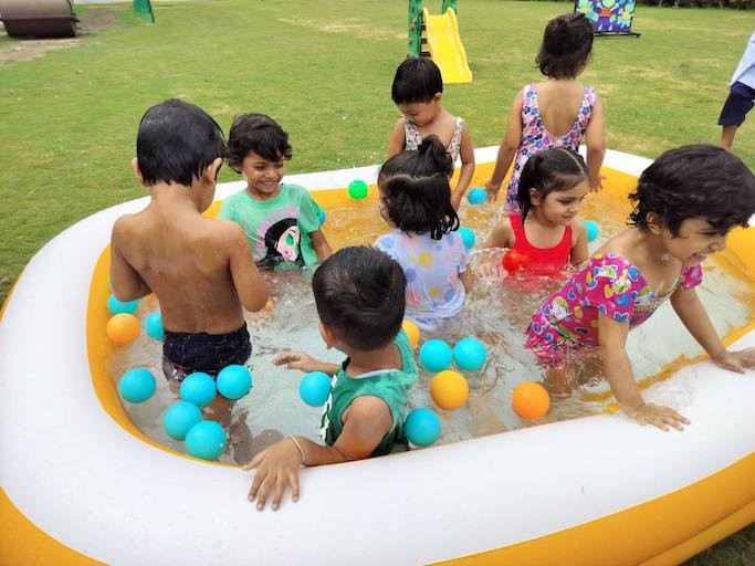 POOL PARTY NURSERY - GRADE K2